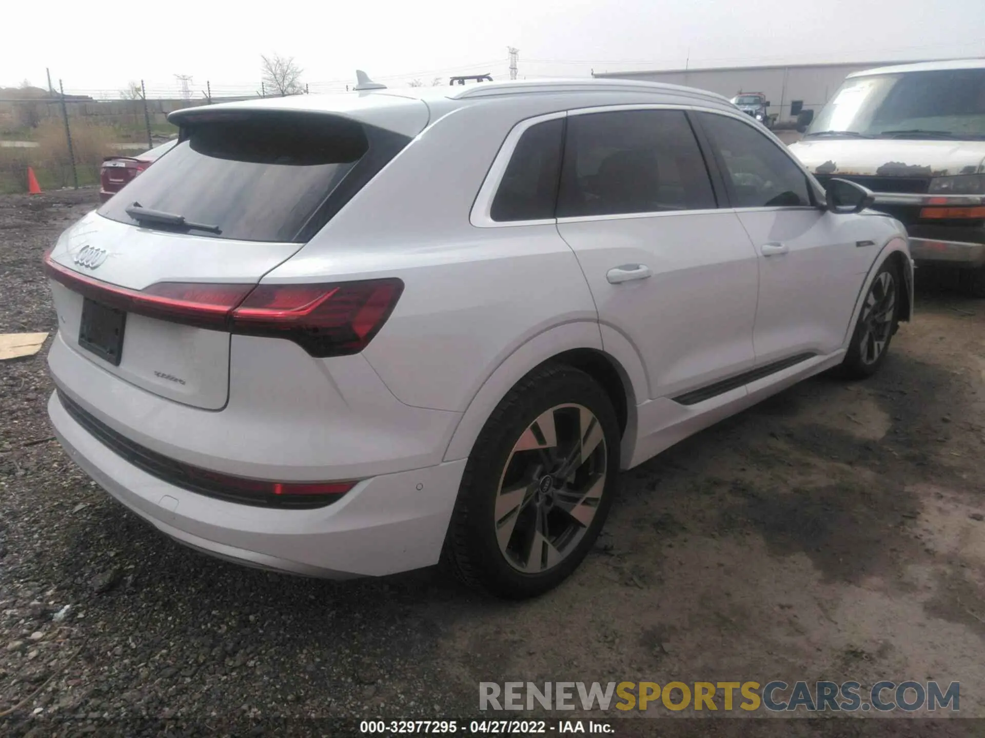4 fotografías del automóvil dañado WA1LABGE1NB007875 AUDI E-TRON 2022