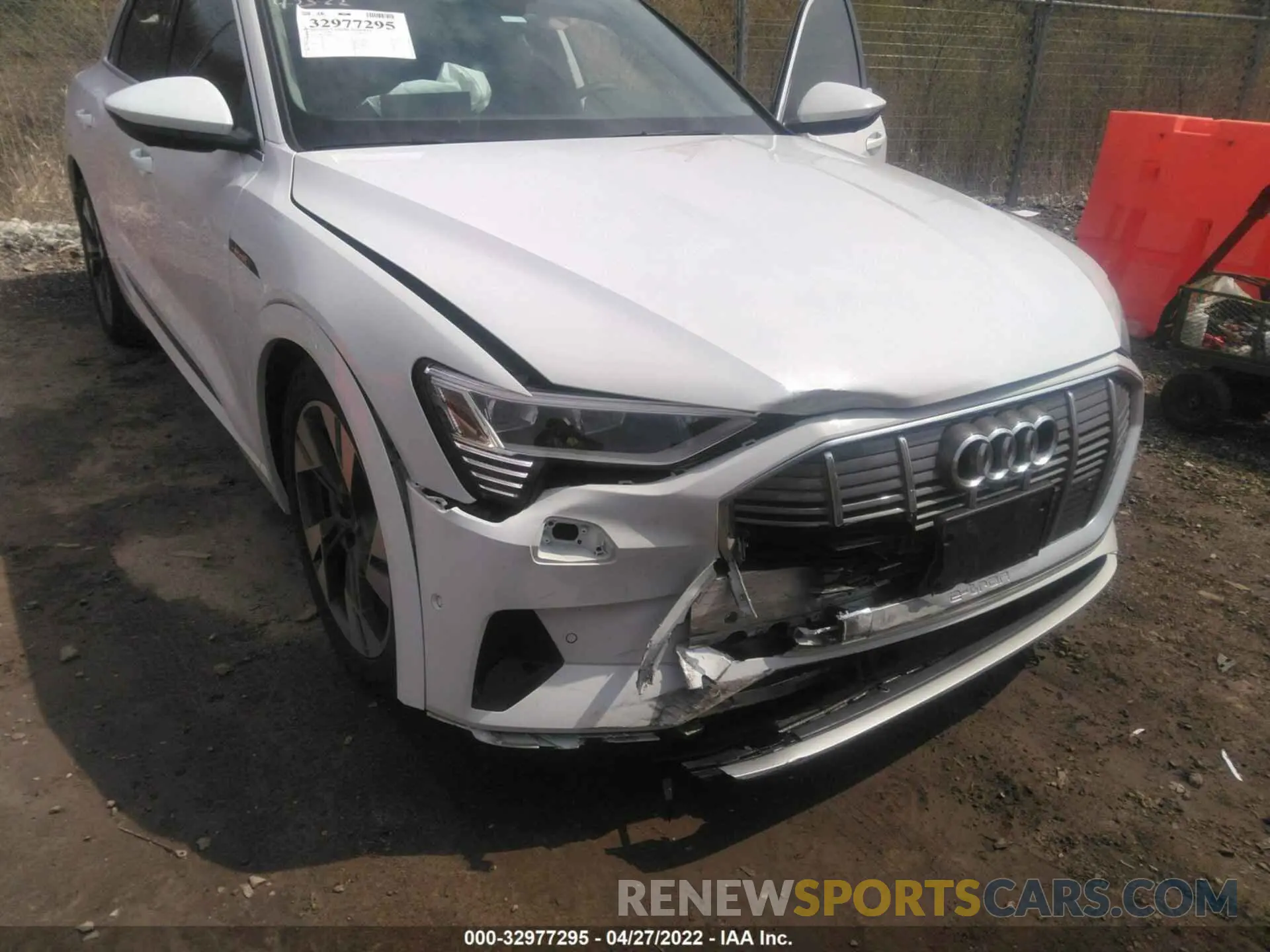 6 fotografías del automóvil dañado WA1LABGE1NB007875 AUDI E-TRON 2022