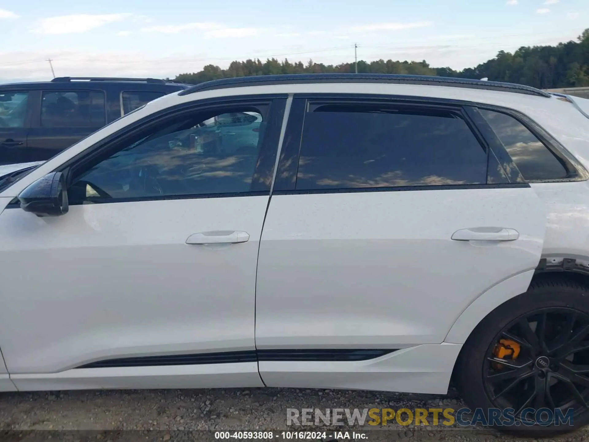 14 fotografías del automóvil dañado WA1VABGE2NB041025 AUDI E-TRON 2022