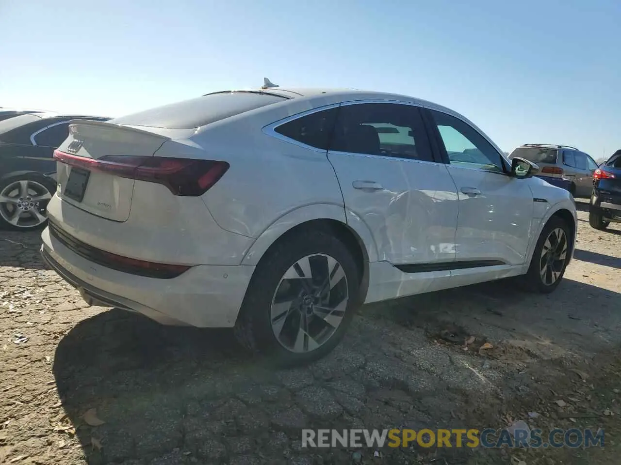 3 fotografías del automóvil dañado WA12AAGE8PB007462 AUDI E-TRON 2023