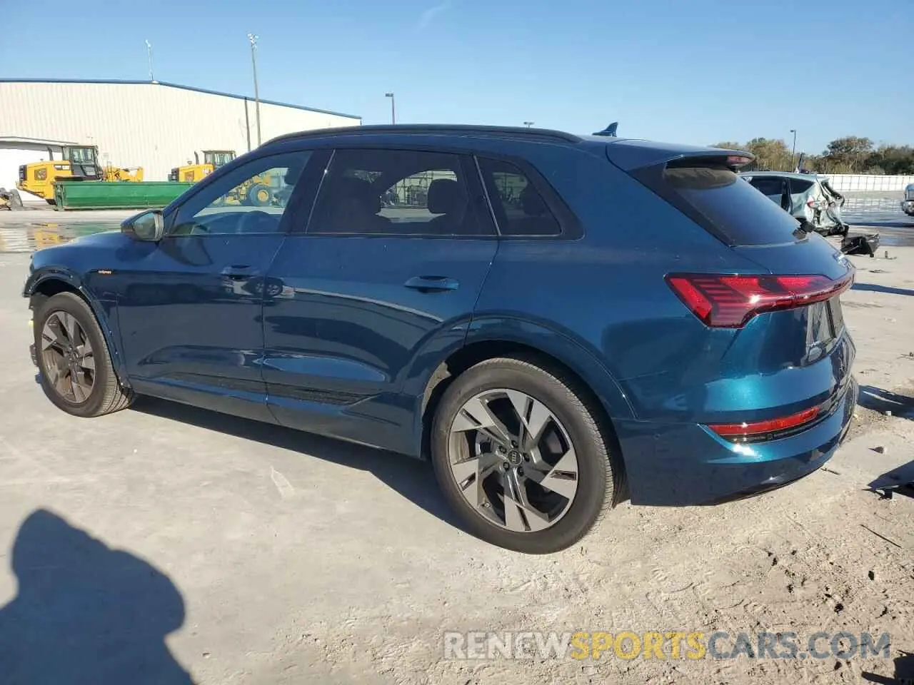 2 fotografías del automóvil dañado WA1AAAGE0PB011503 AUDI E-TRON 2023