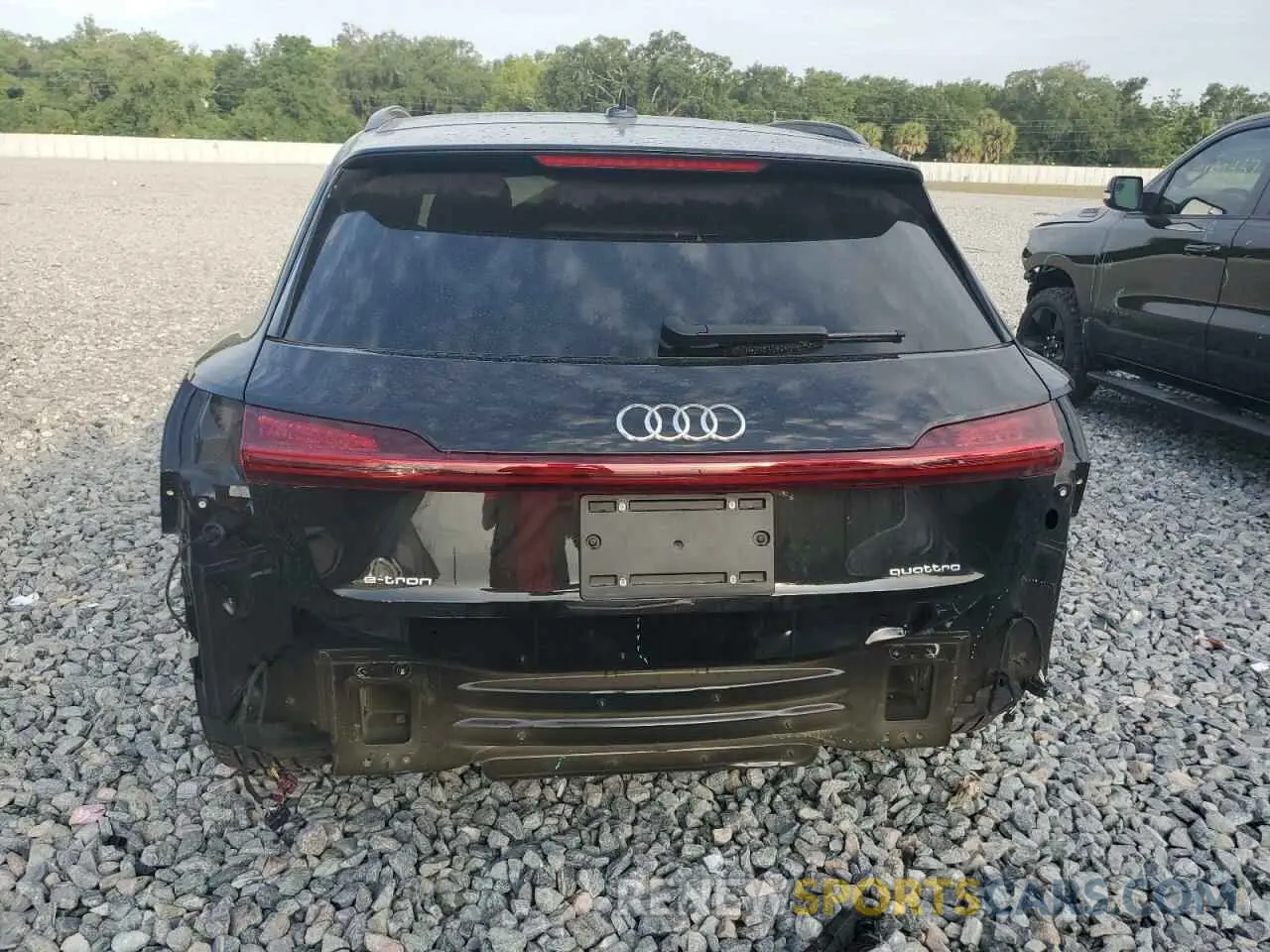 6 fotografías del automóvil dañado WA1AAAGE3PB025279 AUDI E-TRON 2023