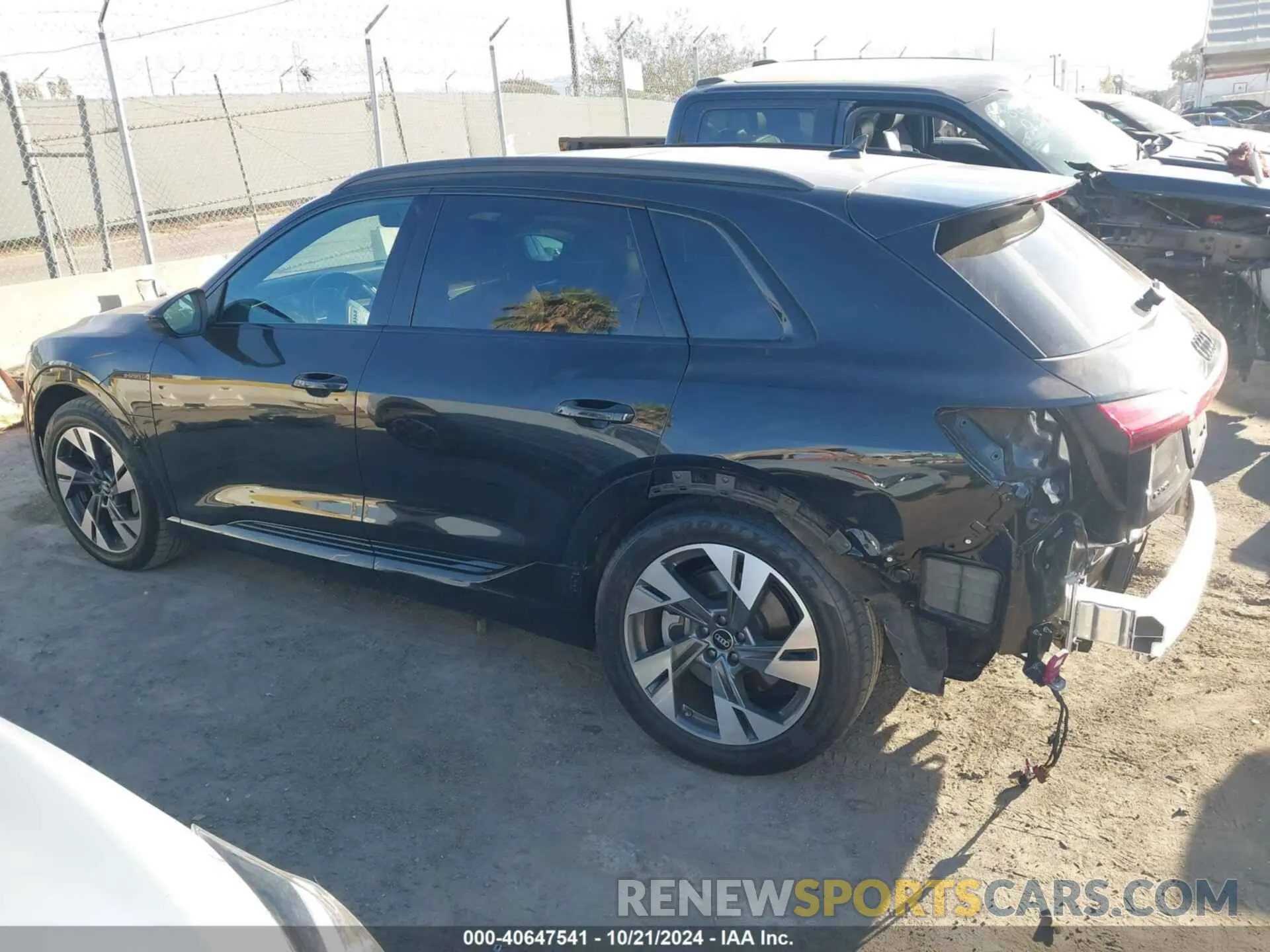 15 fotografías del automóvil dañado WA1AAAGE9PB025349 AUDI E-TRON 2023
