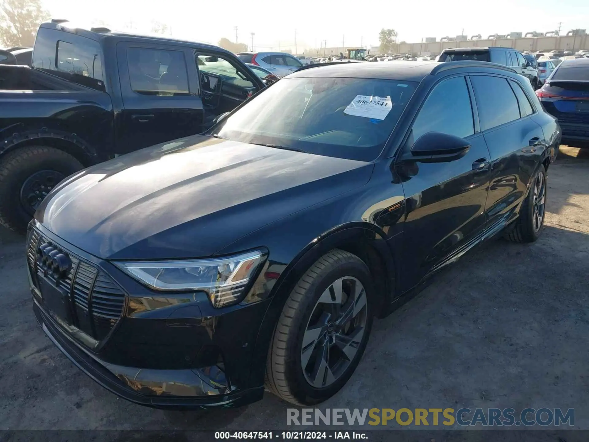 2 fotografías del automóvil dañado WA1AAAGE9PB025349 AUDI E-TRON 2023