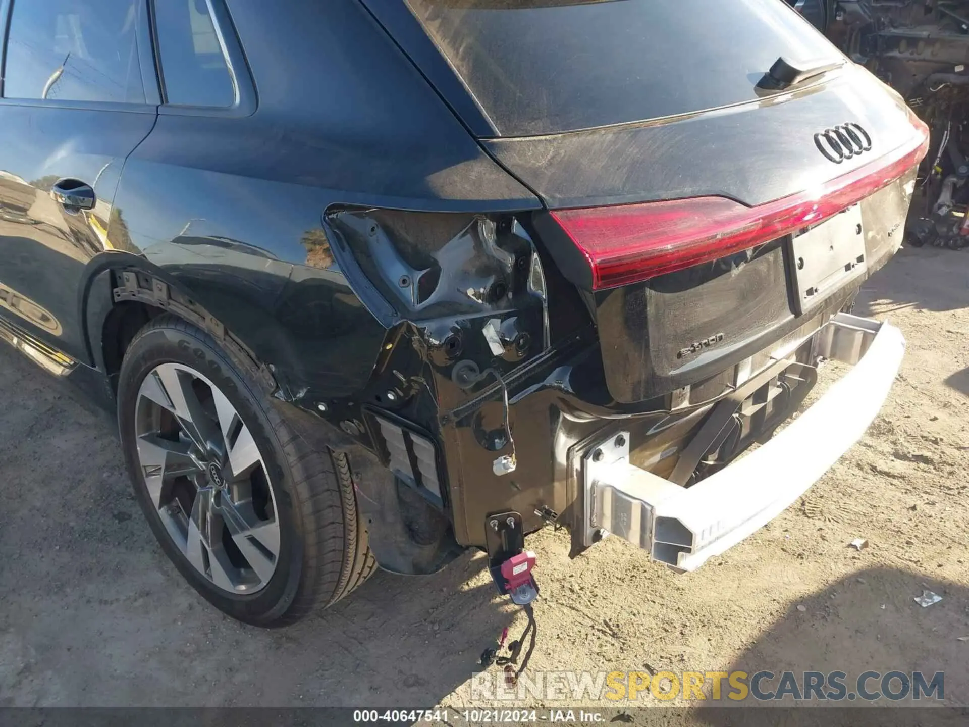 20 fotografías del automóvil dañado WA1AAAGE9PB025349 AUDI E-TRON 2023