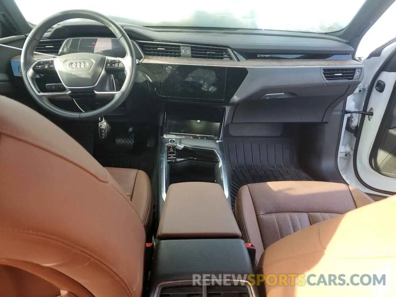 8 fotografías del automóvil dañado WA1LAAGE2PB016954 AUDI E-TRON 2023