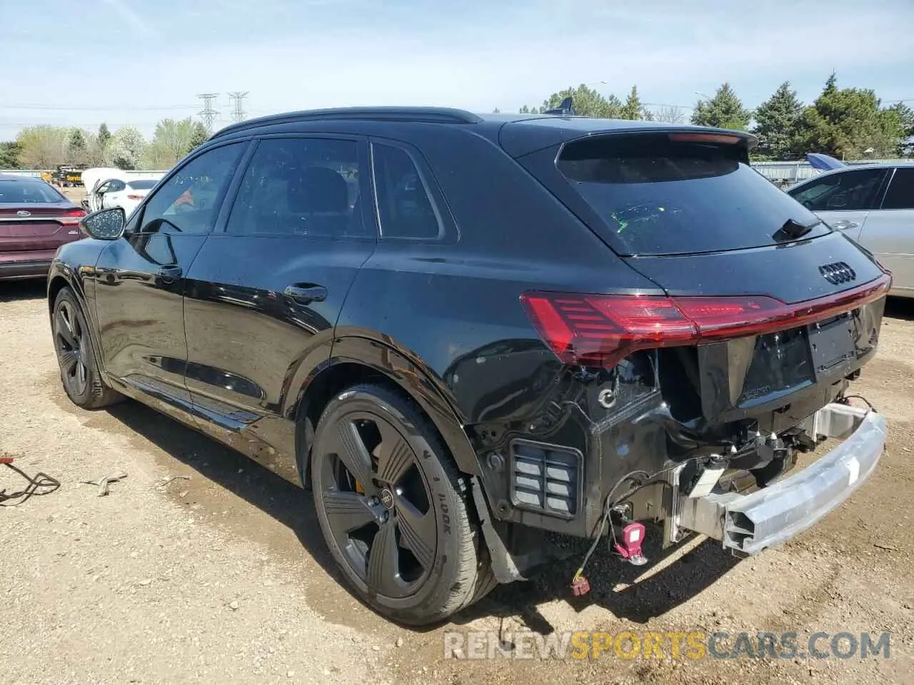 2 fotografías del automóvil dañado WA1LAAGE3PB006787 AUDI E-TRON 2023