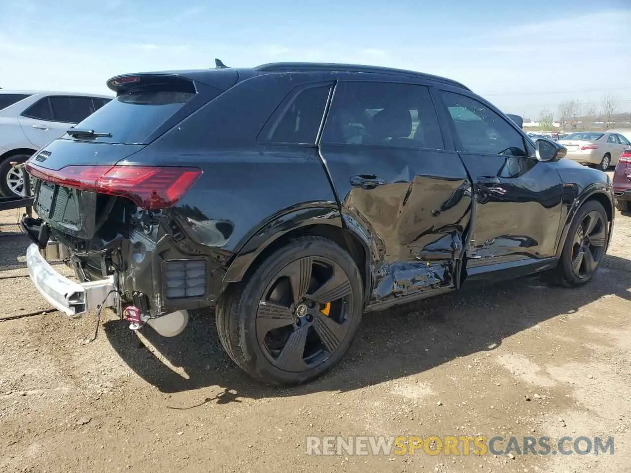 3 fotografías del automóvil dañado WA1LAAGE3PB006787 AUDI E-TRON 2023