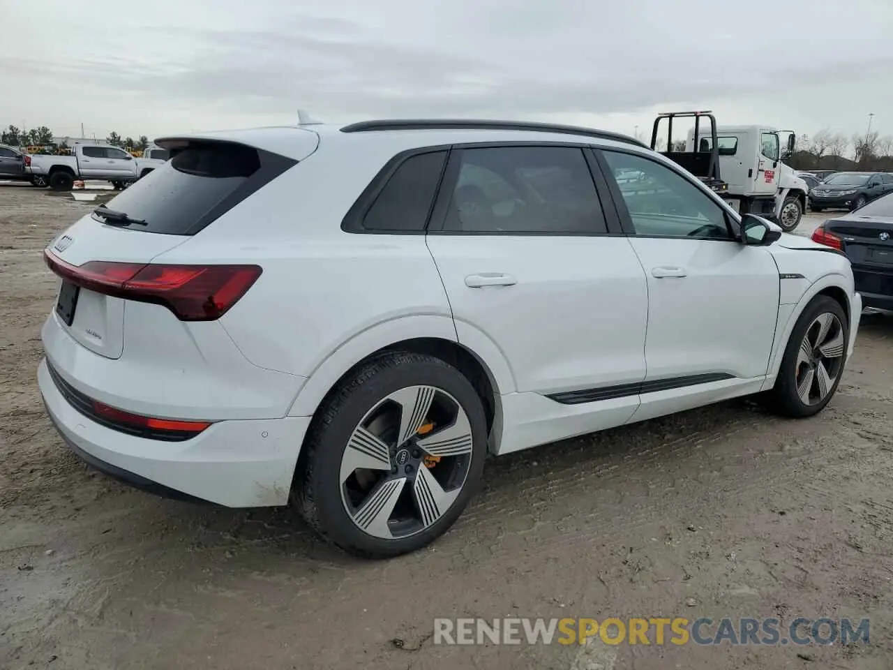 3 fotografías del automóvil dañado WA1LAAGE4PB011657 AUDI E-TRON 2023