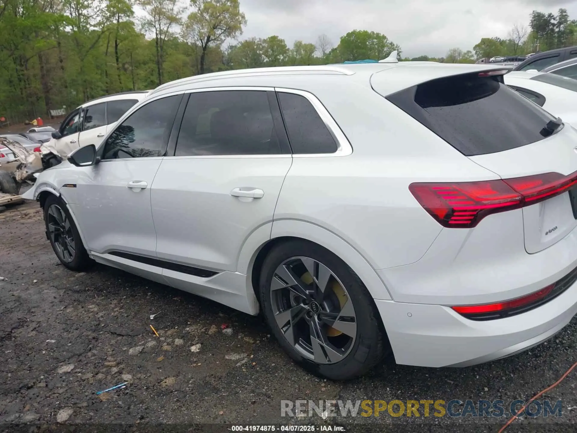 14 fotografías del automóvil dañado WA1LAAGE8PB006137 AUDI E-TRON 2023