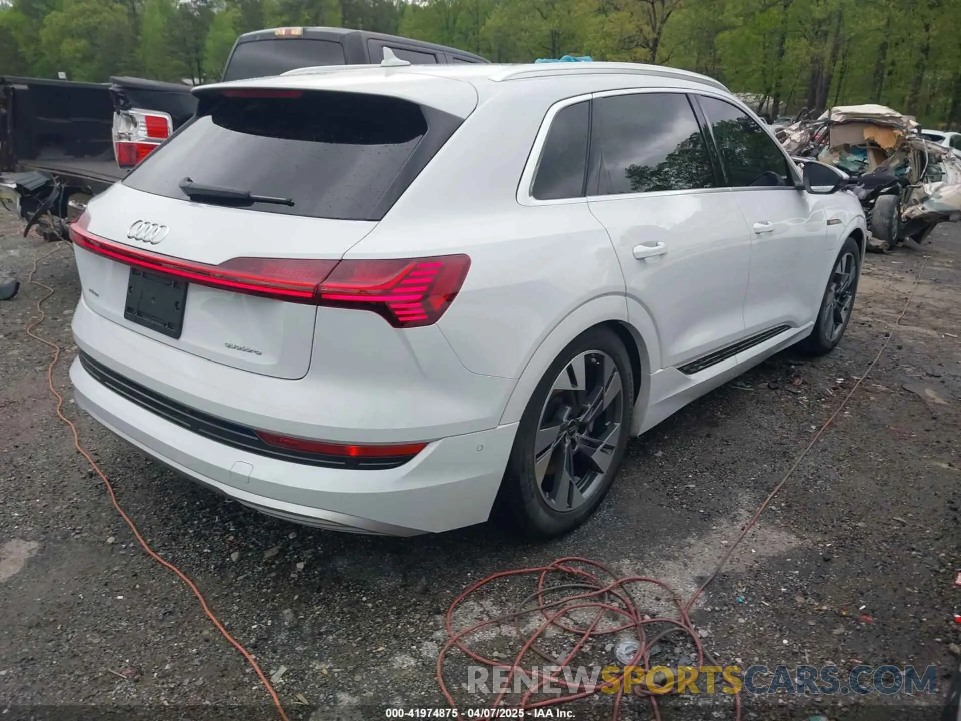 4 fotografías del automóvil dañado WA1LAAGE8PB006137 AUDI E-TRON 2023