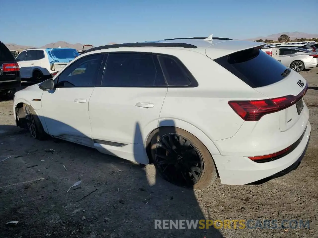 2 fotografías del automóvil dañado WA1VABGE9NB040096 AUDI E-TRON CHR 2022