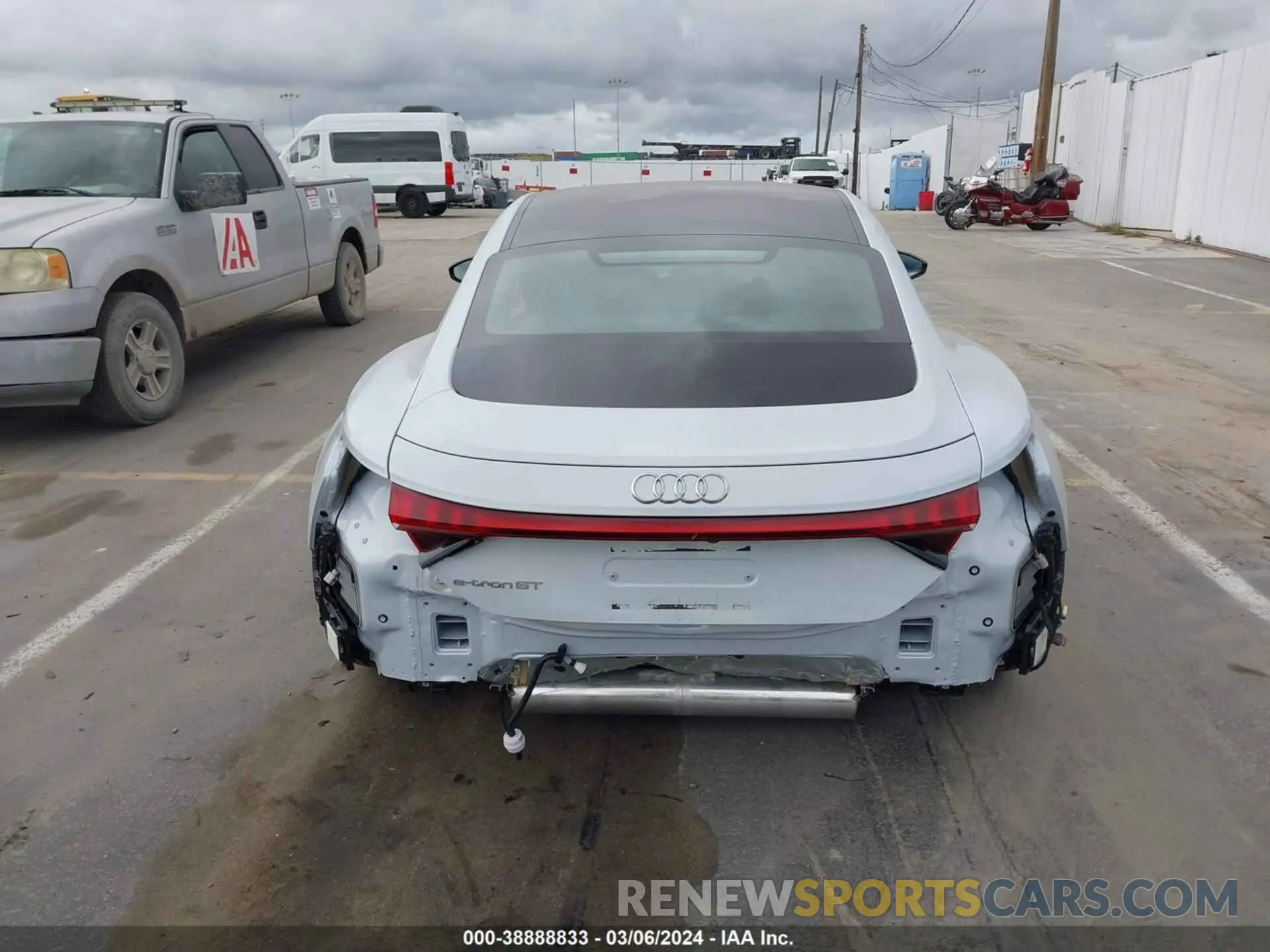 17 fotografías del automóvil dañado WAUEJBFW9N7004683 AUDI E-TRON GT 2022