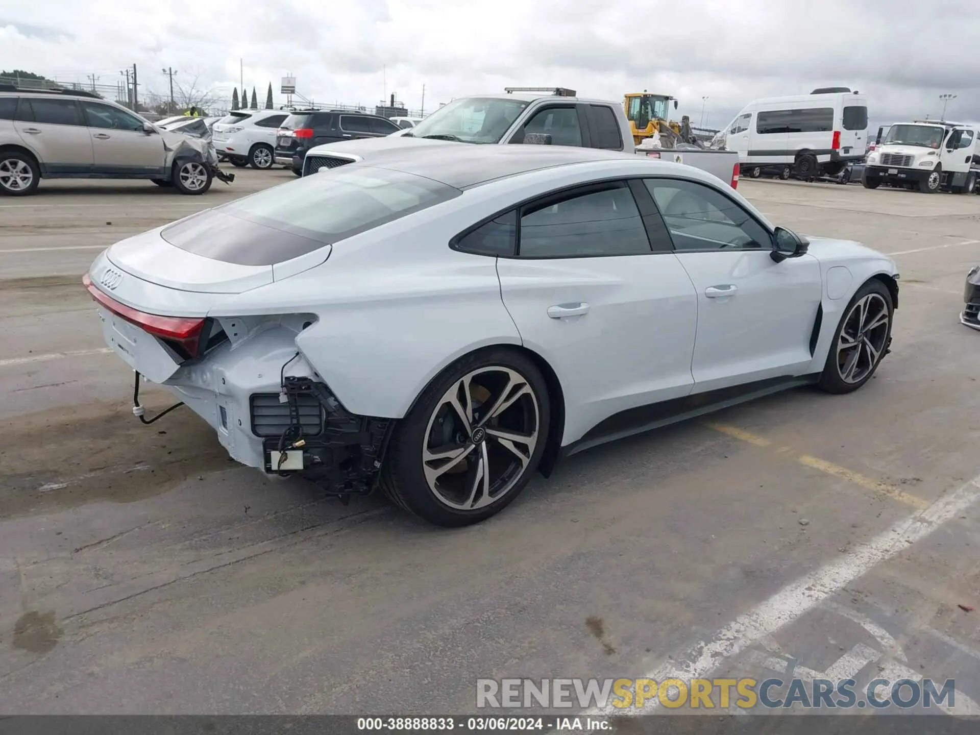 4 fotografías del automóvil dañado WAUEJBFW9N7004683 AUDI E-TRON GT 2022