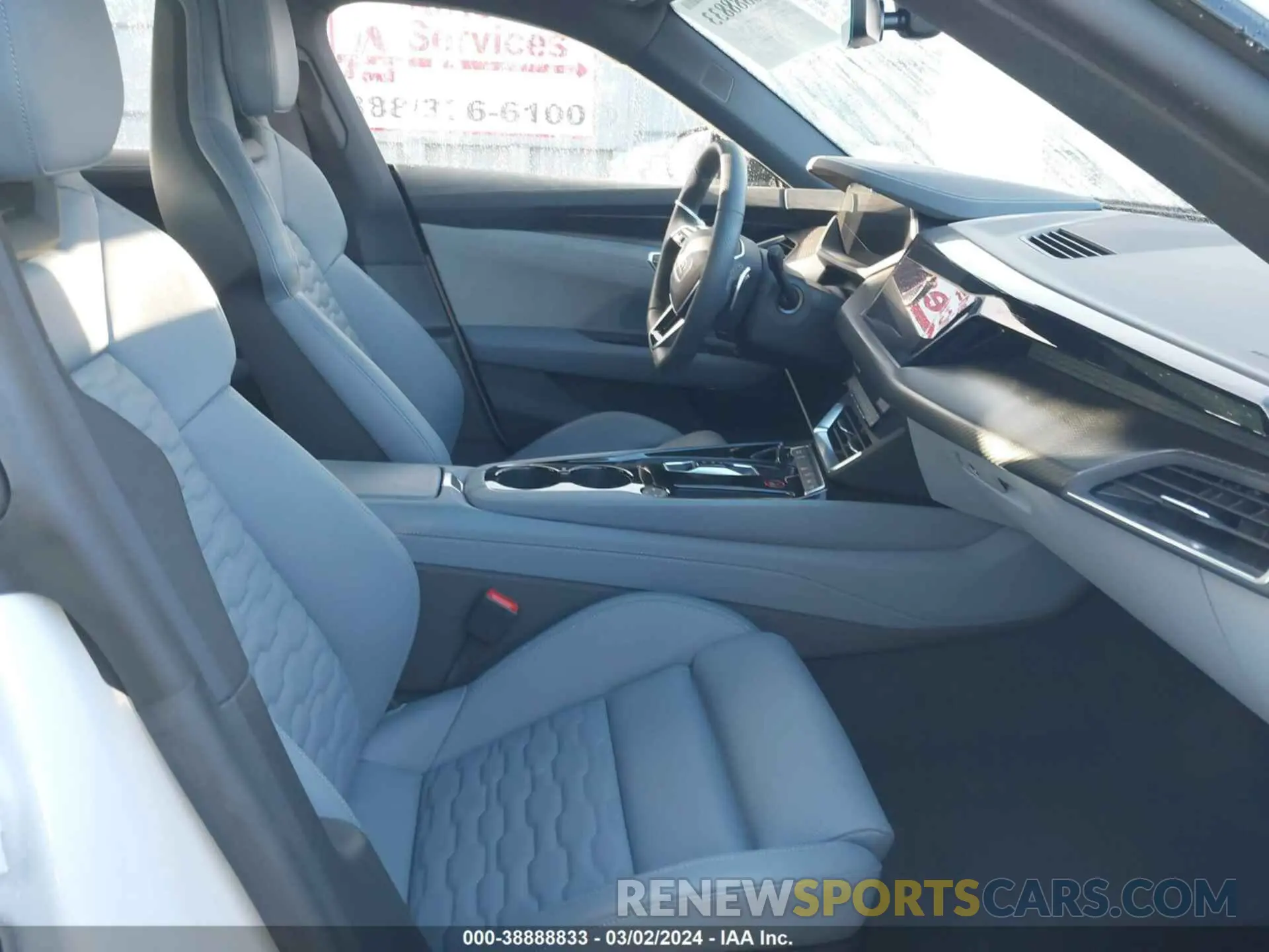 5 fotografías del automóvil dañado WAUEJBFW9N7004683 AUDI E-TRON GT 2022