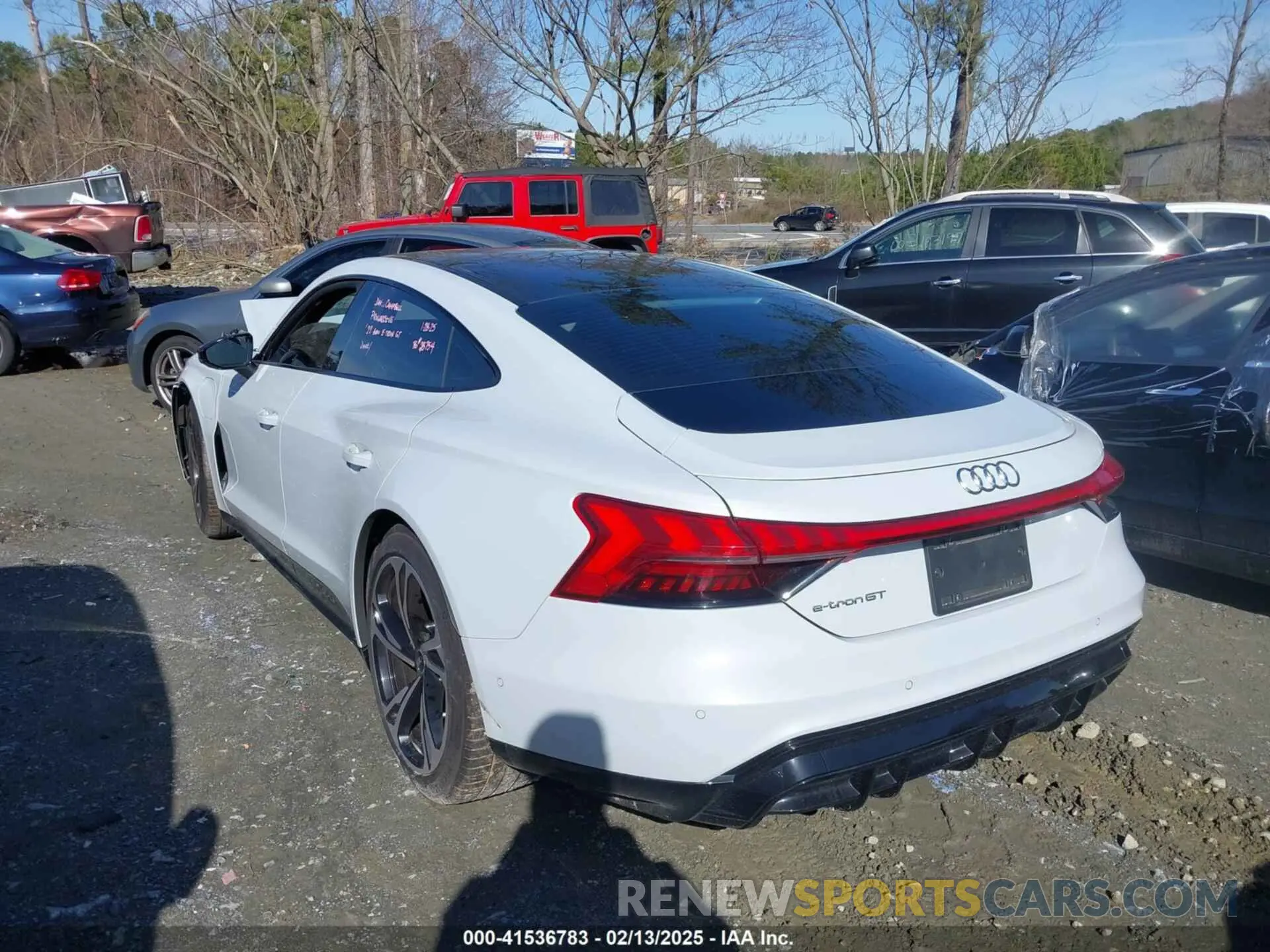 13 fotografías del automóvil dañado WAUEJBFWXN7009696 AUDI E-TRON GT 2022