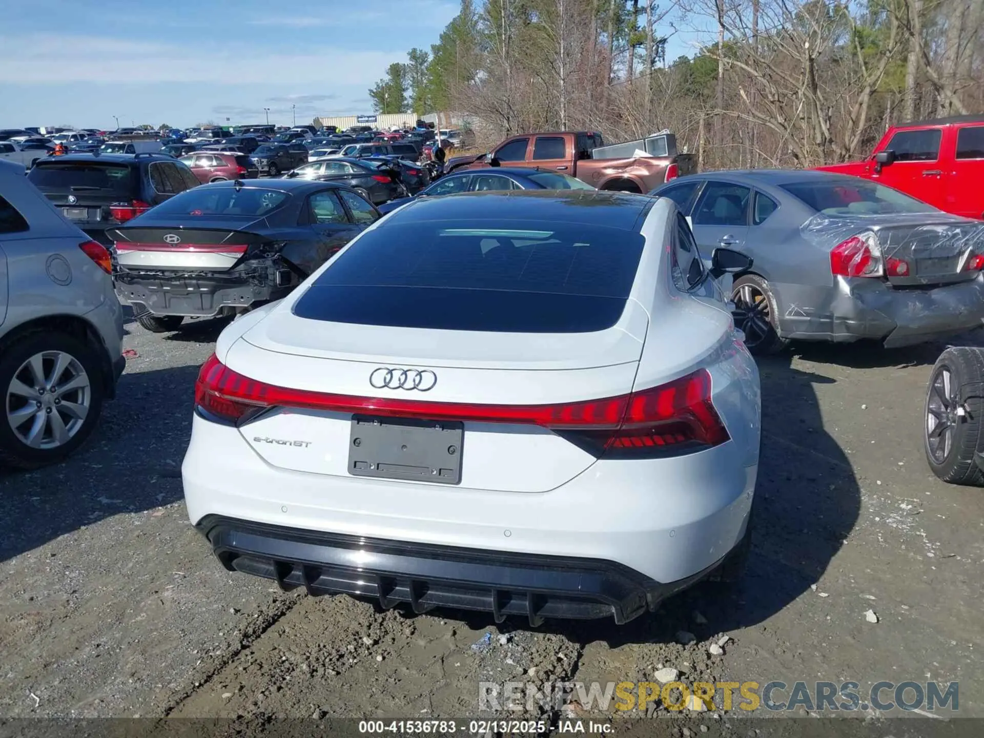 15 fotografías del automóvil dañado WAUEJBFWXN7009696 AUDI E-TRON GT 2022