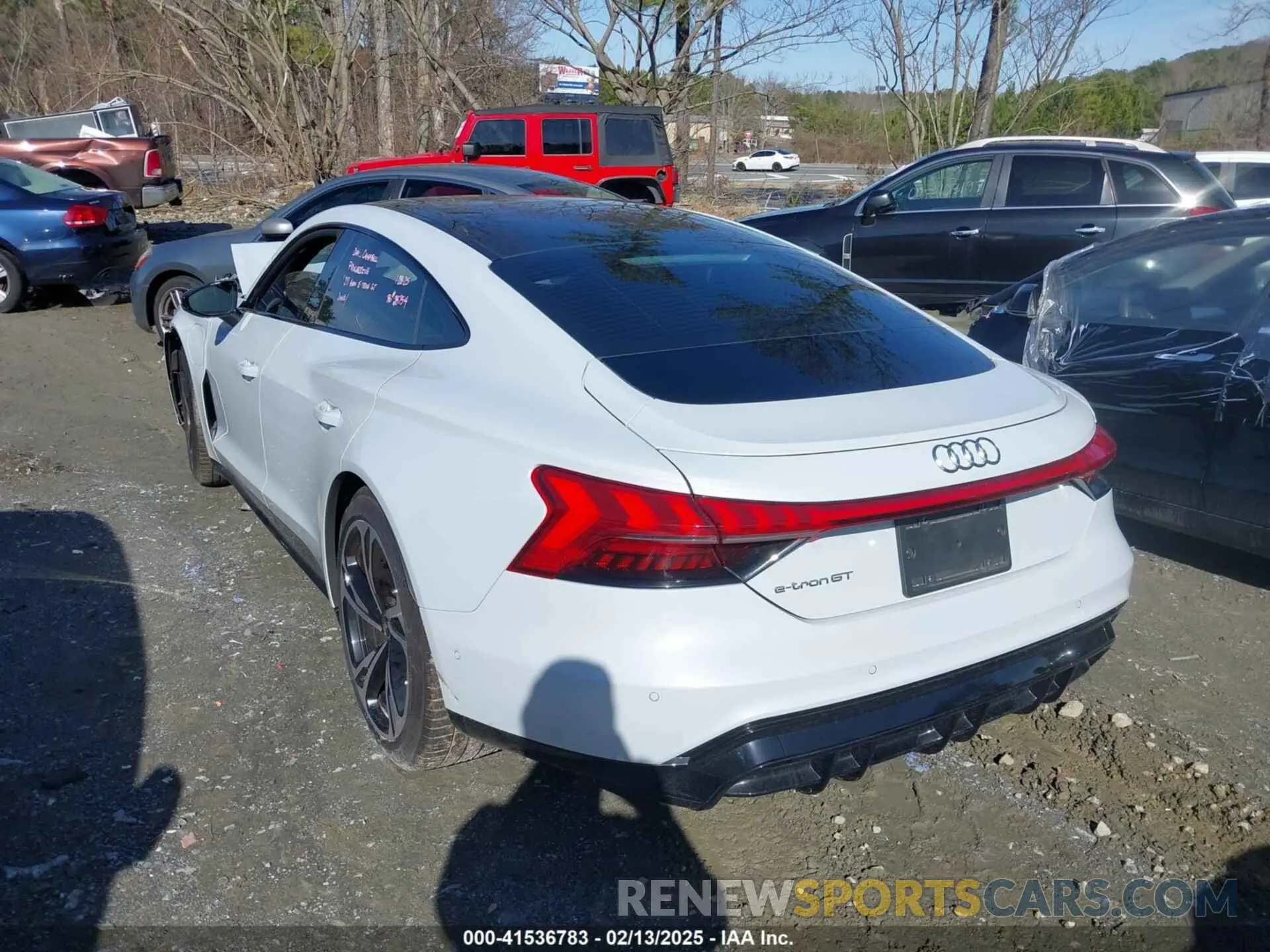3 fotografías del automóvil dañado WAUEJBFWXN7009696 AUDI E-TRON GT 2022