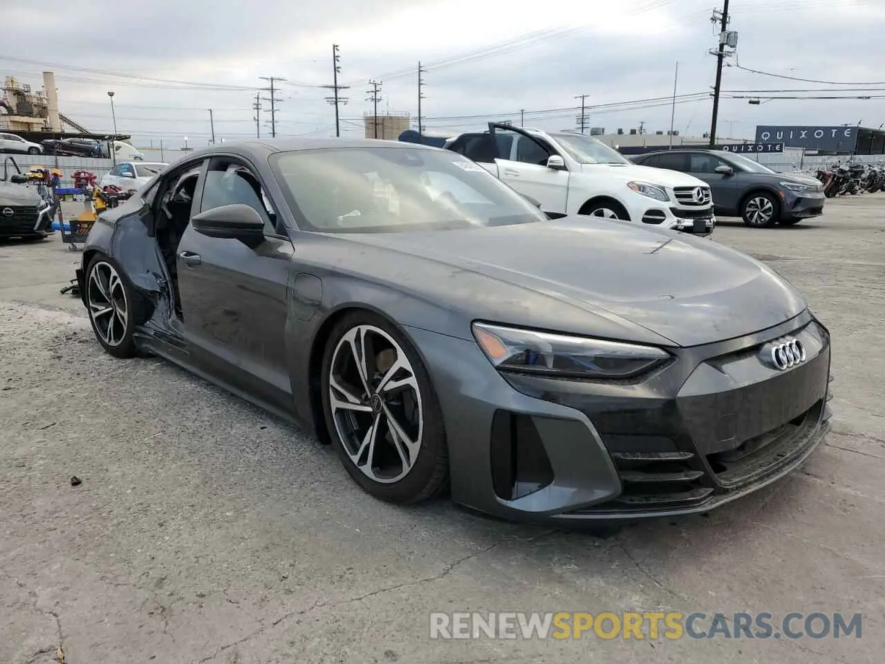 4 fotografías del automóvil dañado WAUCJBFW4P7005802 AUDI E-TRON GT 2023