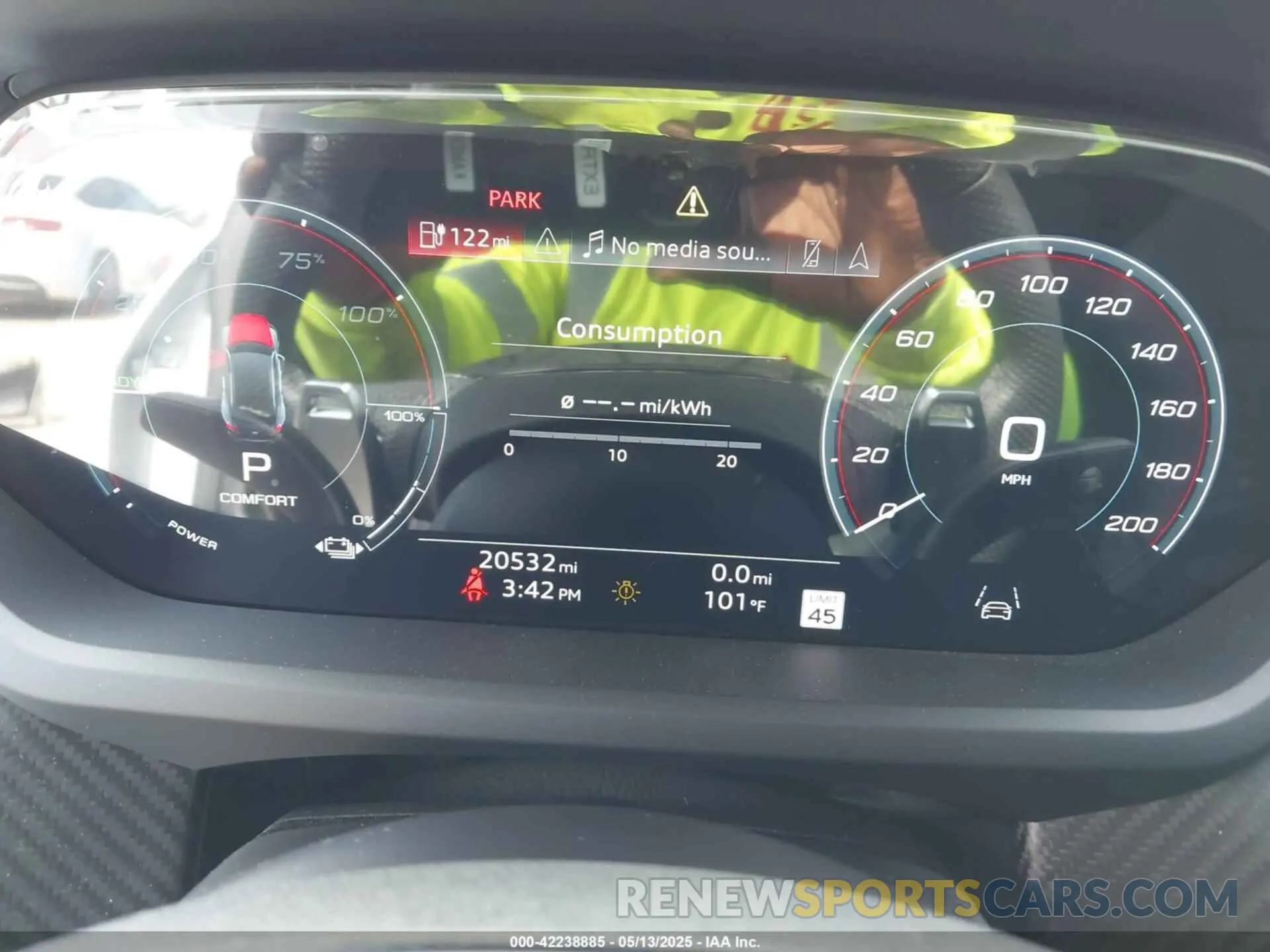 15 fotografías del automóvil dañado WAUCJBFWXP7000992 AUDI E-TRON GT 2023