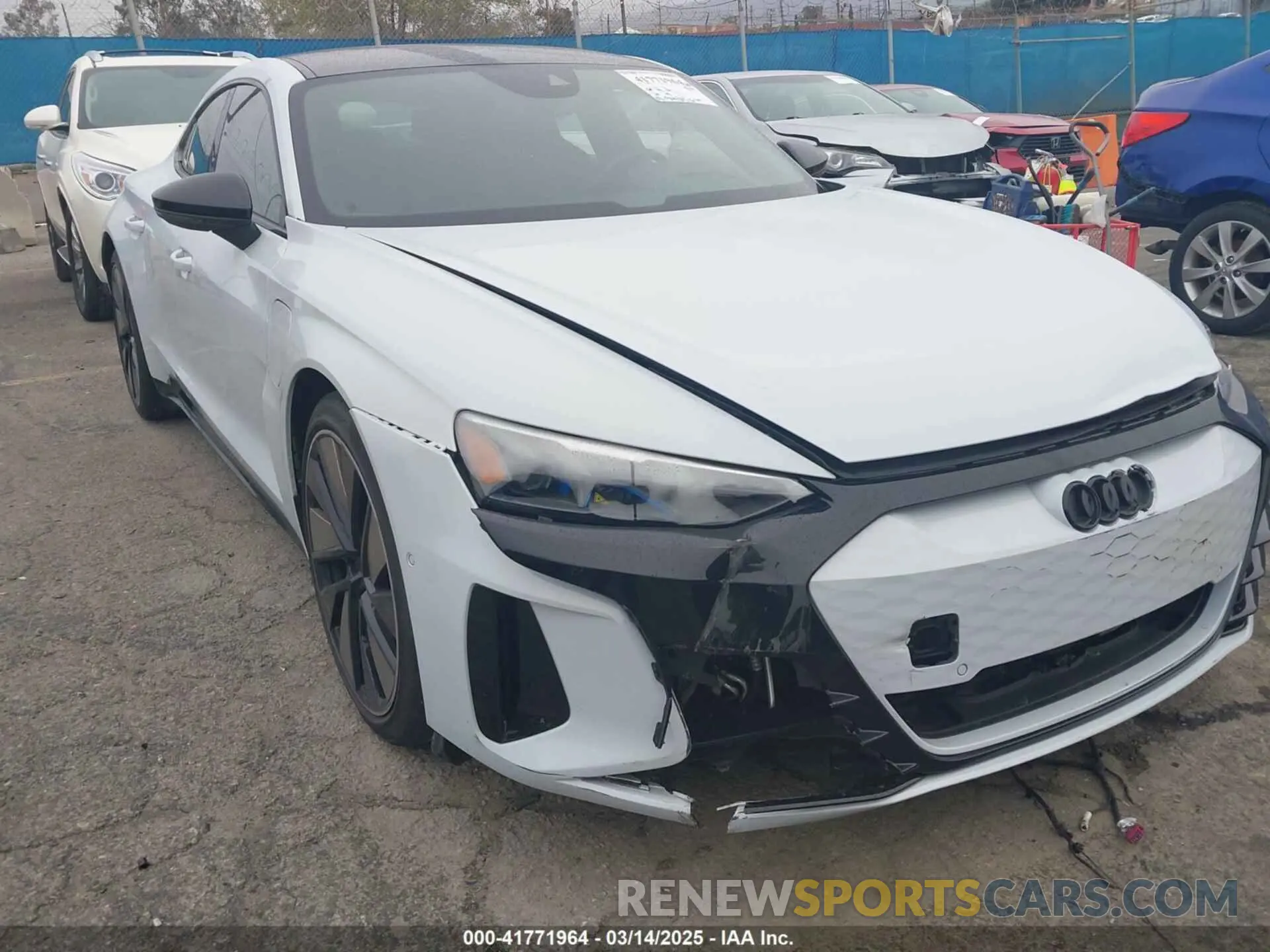 6 fotografías del automóvil dañado WAUEJBFW3P7004116 AUDI E-TRON GT 2023
