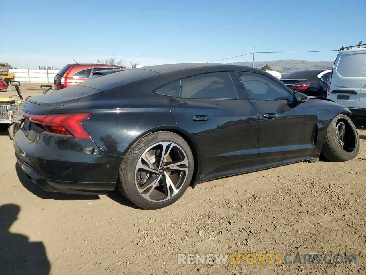 3 fotografías del automóvil dañado WAUEJBFW6P7004210 AUDI E-TRON GT 2023