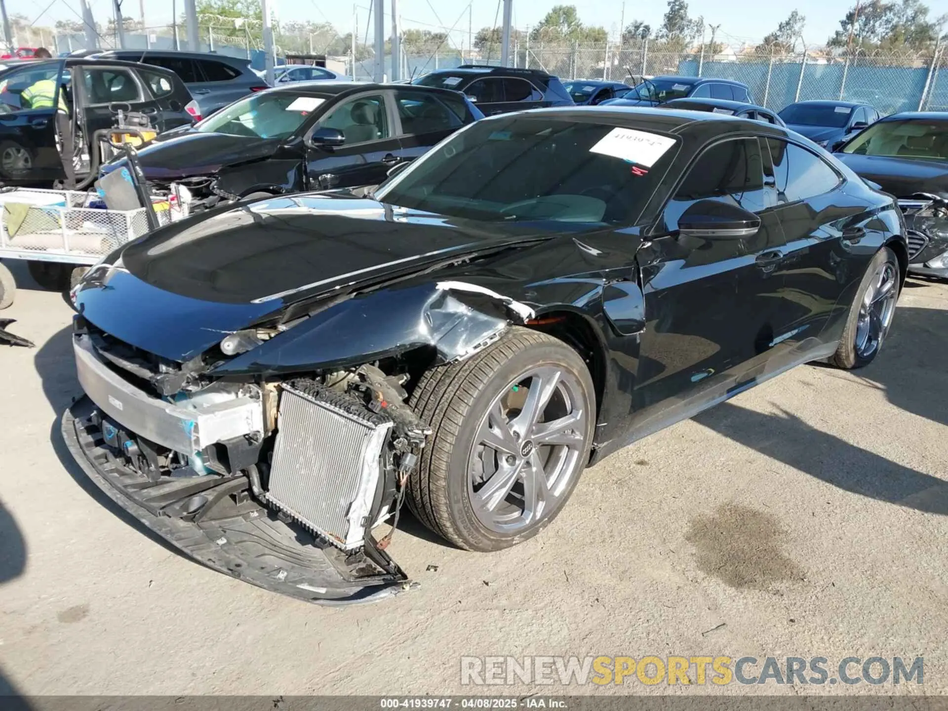2 fotografías del automóvil dañado WAUFJBFW3P7002905 AUDI E-TRON GT 2023