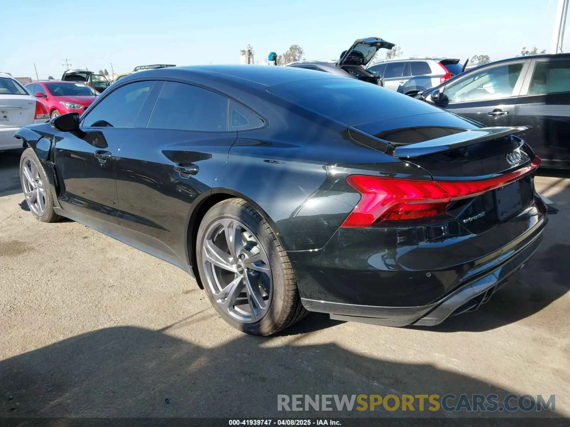 3 fotografías del automóvil dañado WAUFJBFW3P7002905 AUDI E-TRON GT 2023
