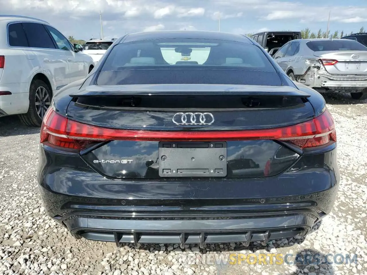 6 fotografías del automóvil dañado WAUFJBFW6P7003532 AUDI E-TRON GT 2023