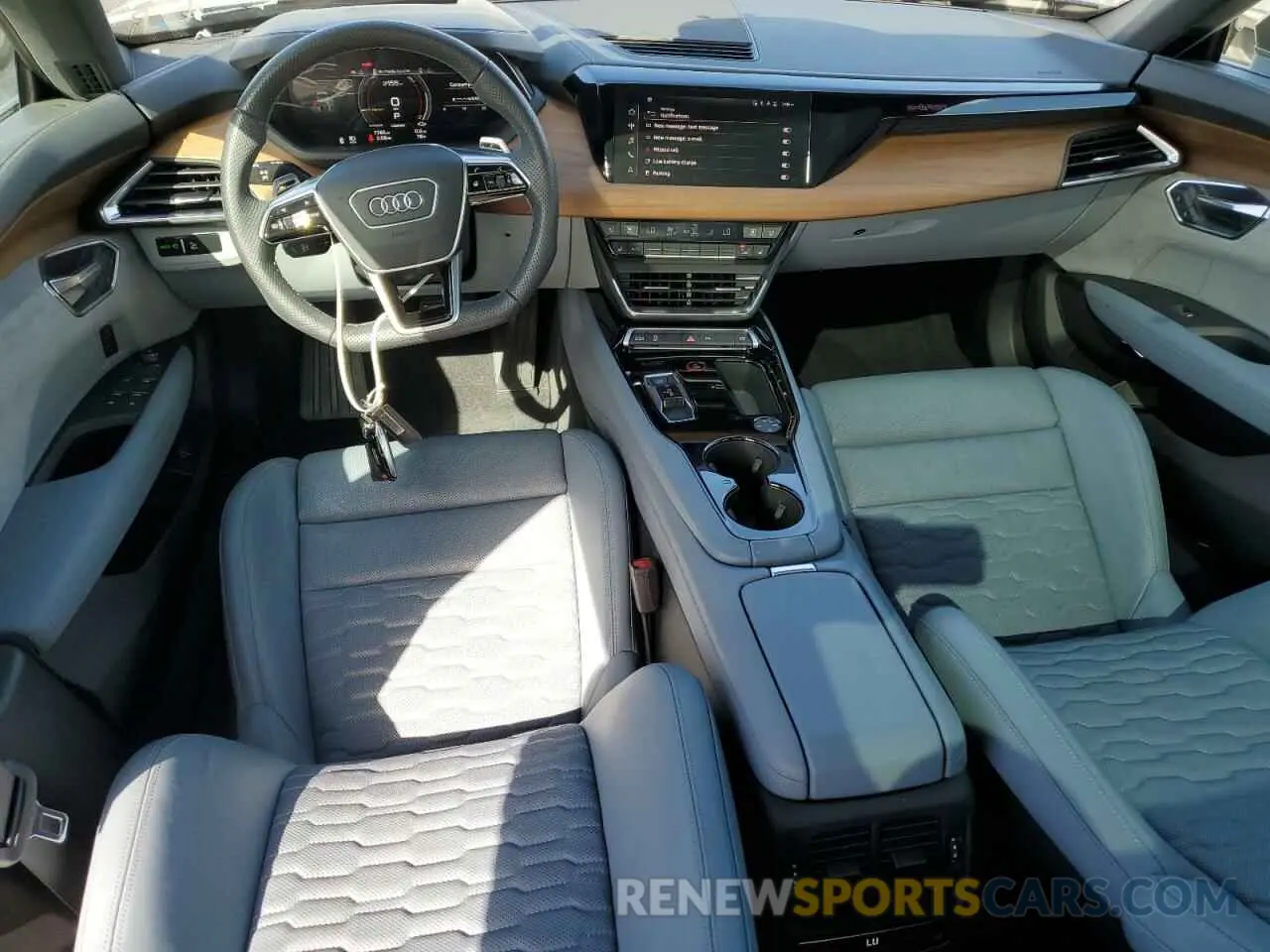 8 fotografías del automóvil dañado WAUFJBFW6P7003532 AUDI E-TRON GT 2023