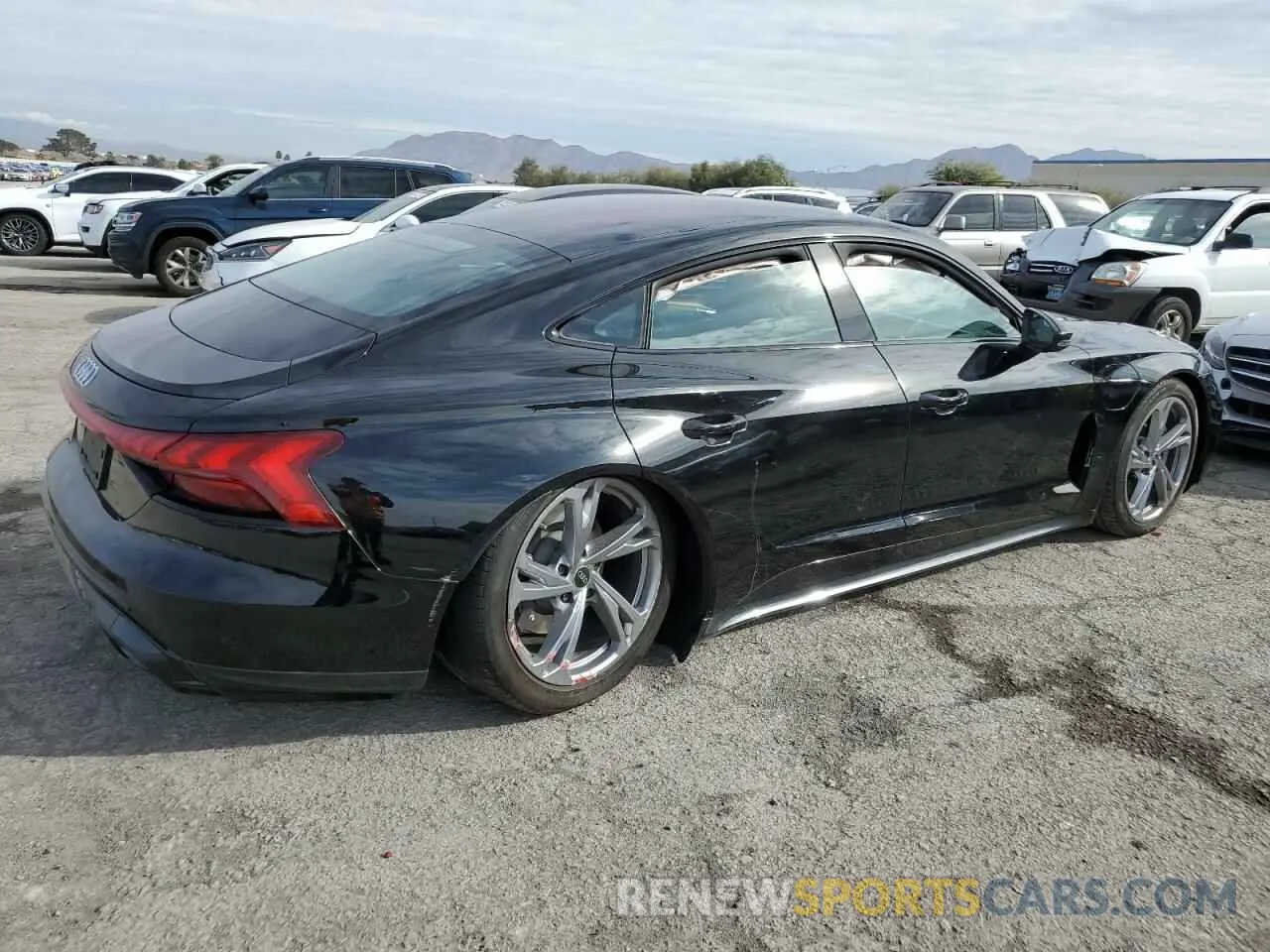 3 fotografías del automóvil dañado WAUFJBFWXP7003131 AUDI E-TRON GT 2023