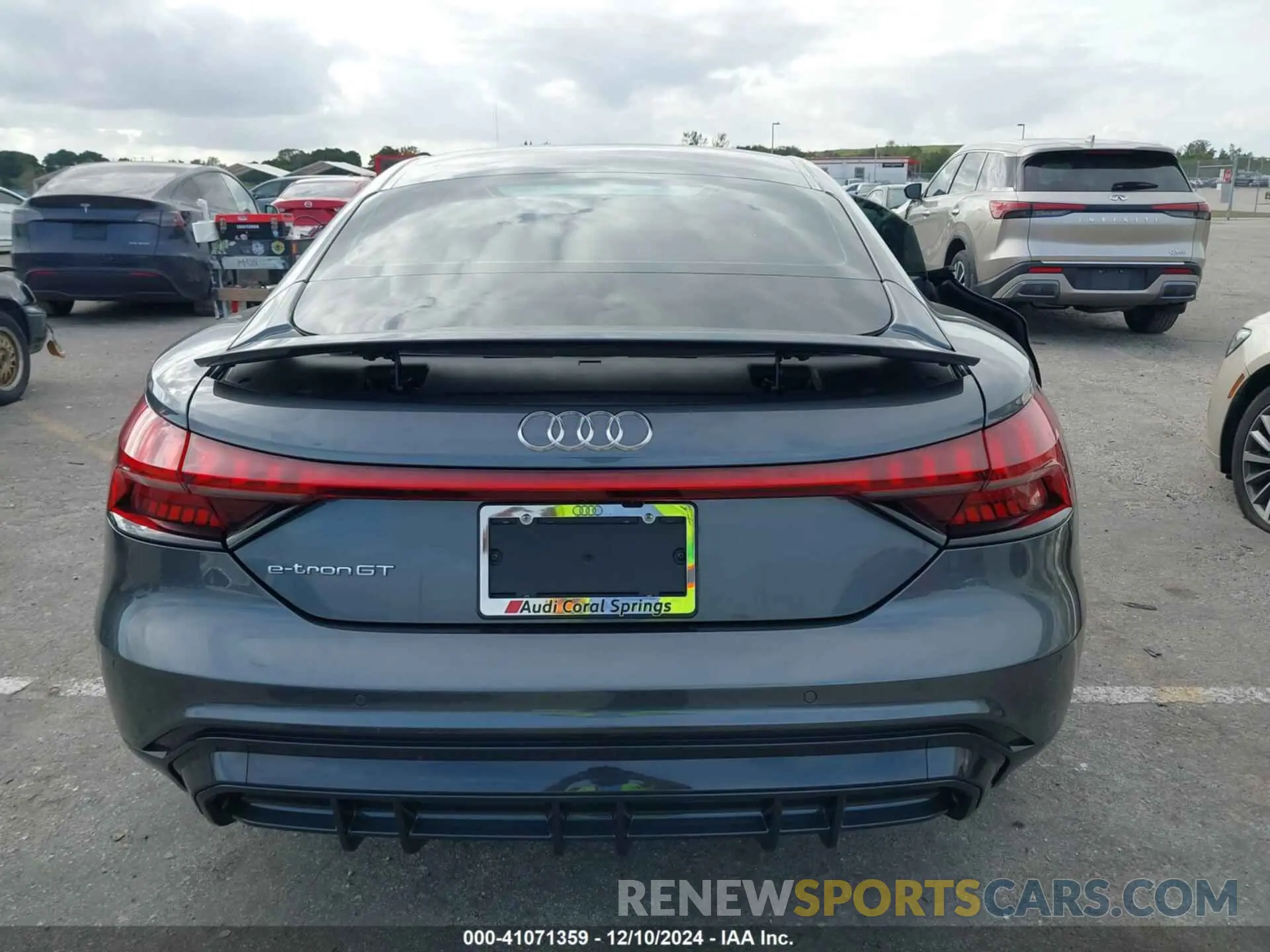 16 fotografías del automóvil dañado WAUFJBFW5R7004416 AUDI E-TRON GT 2024