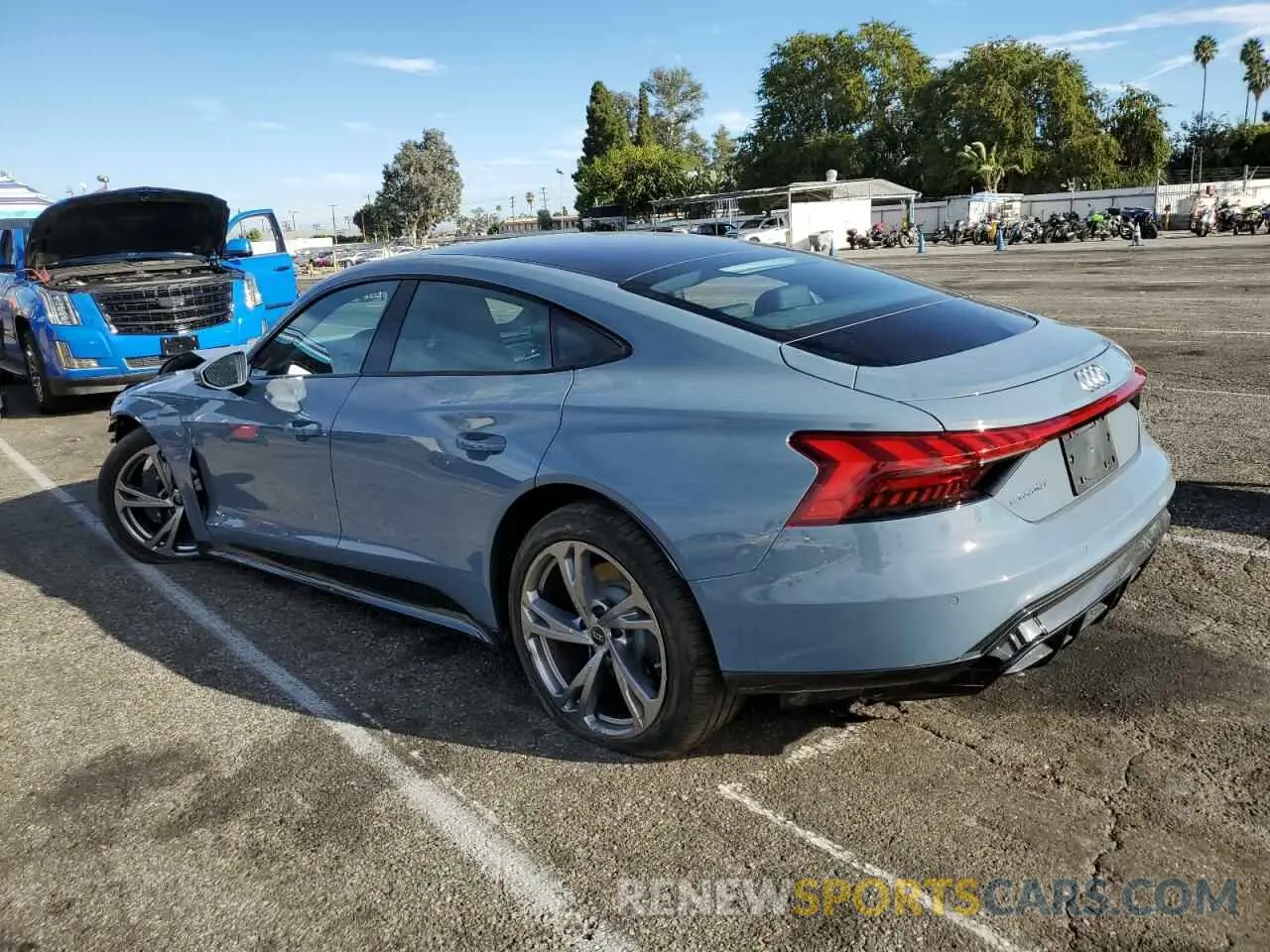 2 fotografías del automóvil dañado WAUFJBFW7R7004689 AUDI E-TRON GT 2024