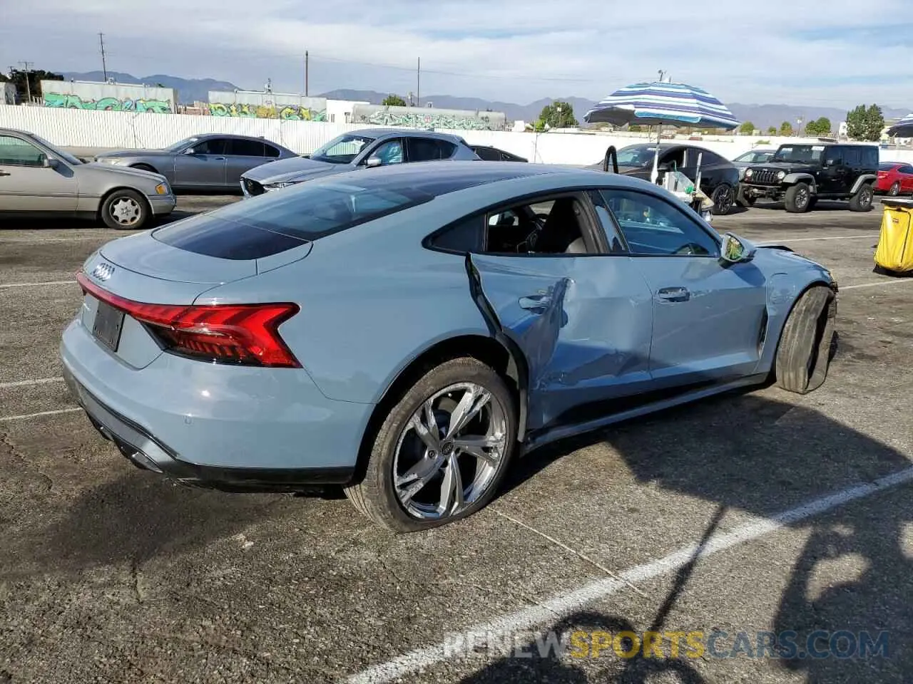 3 fotografías del automóvil dañado WAUFJBFW7R7004689 AUDI E-TRON GT 2024