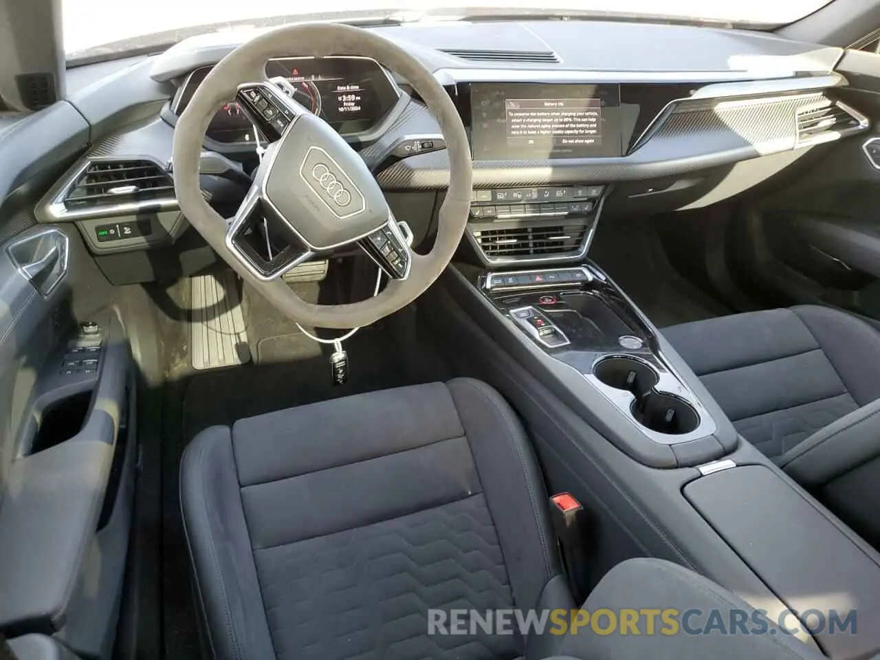 8 fotografías del automóvil dañado WAUFJBFW7R7004689 AUDI E-TRON GT 2024