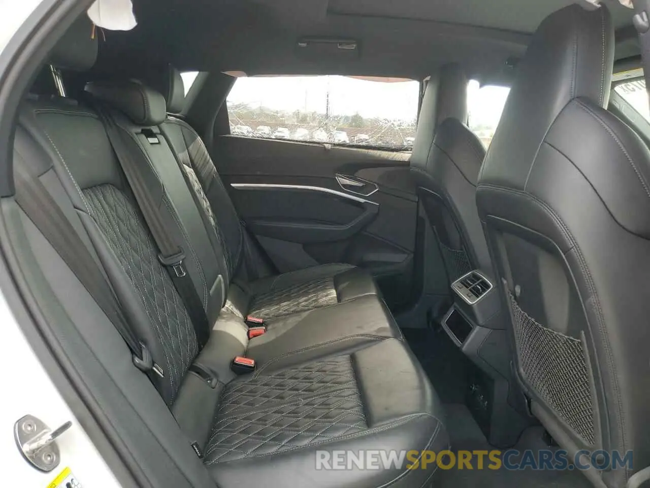 11 fotografías del automóvil dañado WA1VCBGE2NB039009 AUDI E-TRON S P 2022
