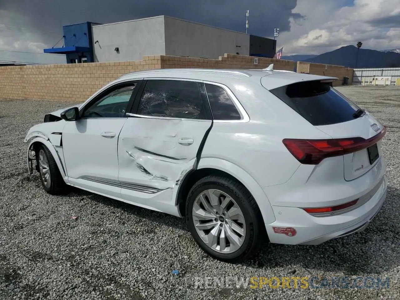 2 fotografías del automóvil dañado WA1VCBGE2NB039009 AUDI E-TRON S P 2022