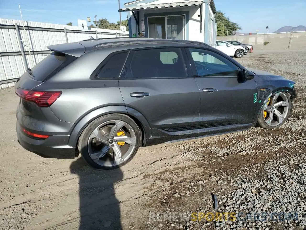 3 fotografías del automóvil dañado WA1ACBGEXPB010570 AUDI E-TRON S P 2023