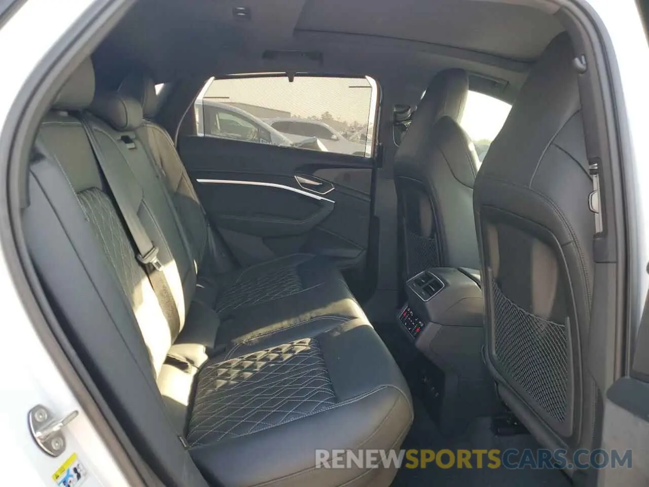 11 fotografías del automóvil dañado WA13CBGE4NB025698 AUDI E-TRON S S 2022