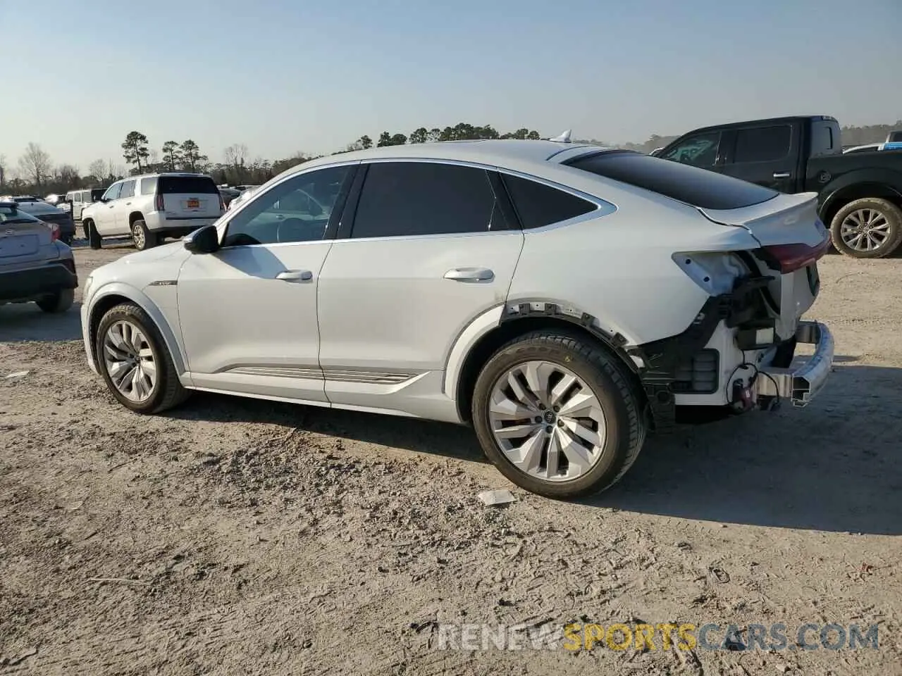2 fotografías del automóvil dañado WA13CBGE4NB025698 AUDI E-TRON S S 2022
