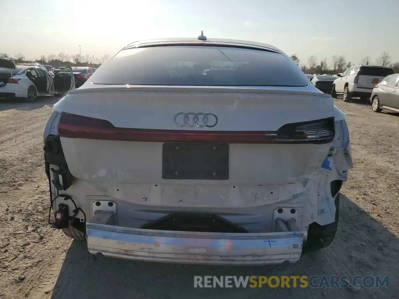 6 fotografías del automóvil dañado WA13CBGE4NB025698 AUDI E-TRON S S 2022