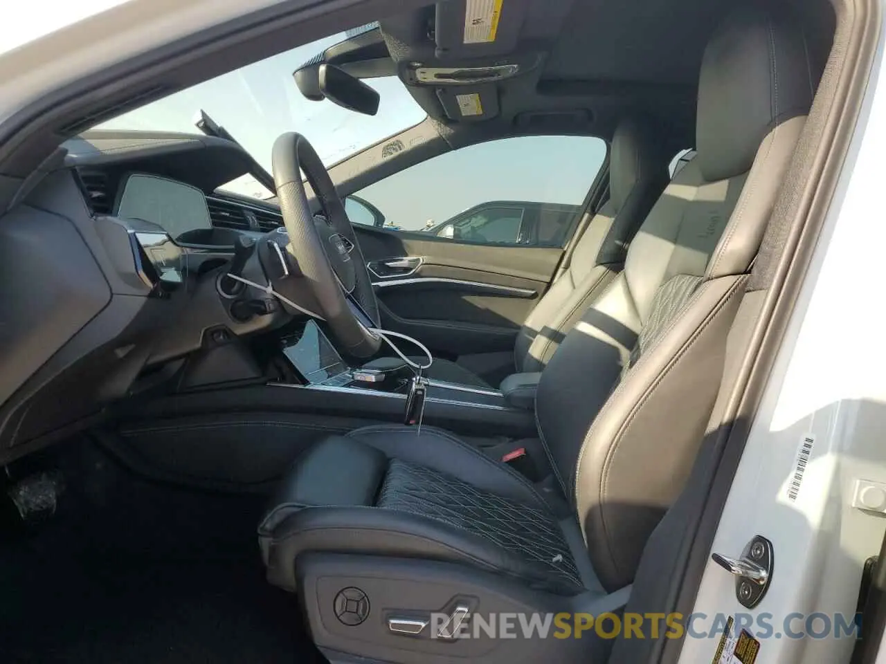7 fotografías del automóvil dañado WA13CBGE4NB025698 AUDI E-TRON S S 2022