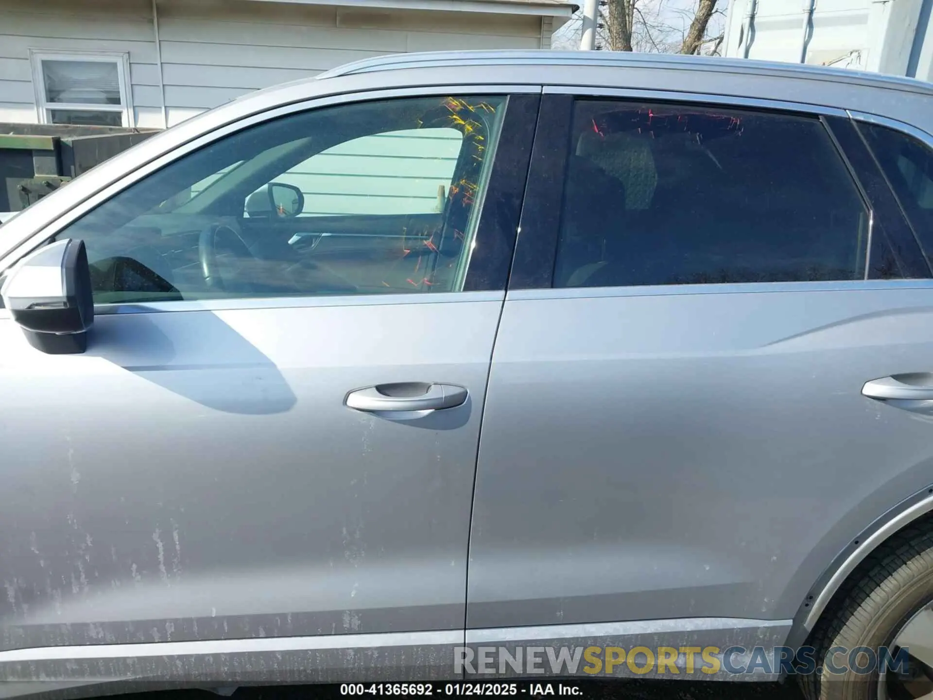 14 fotografías del automóvil dañado WA1AECF32K1078022 AUDI Q3 2019