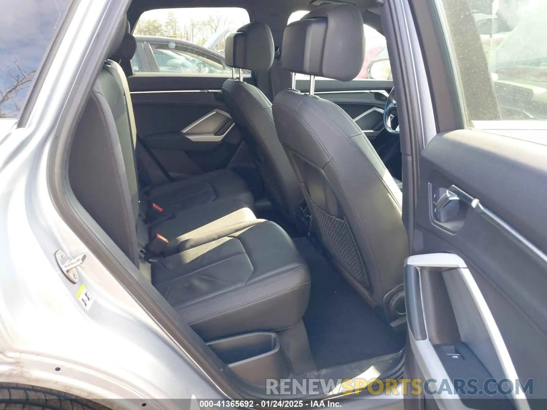 8 fotografías del automóvil dañado WA1AECF32K1078022 AUDI Q3 2019