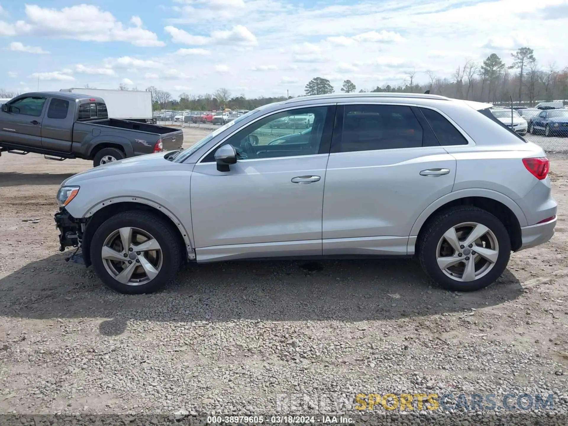 14 fotografías del automóvil dañado WA1AECF35K1073462 AUDI Q3 2019