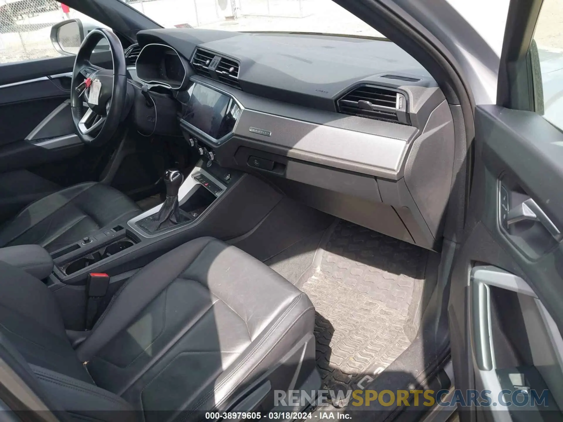 5 fotografías del automóvil dañado WA1AECF35K1073462 AUDI Q3 2019