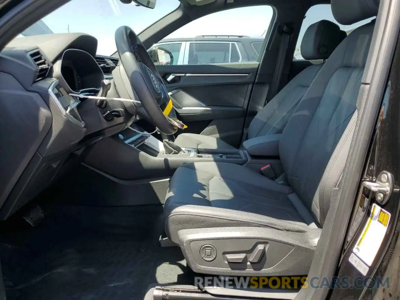 7 fotografías del automóvil dañado WA1DECF34K1082280 AUDI Q3 2019