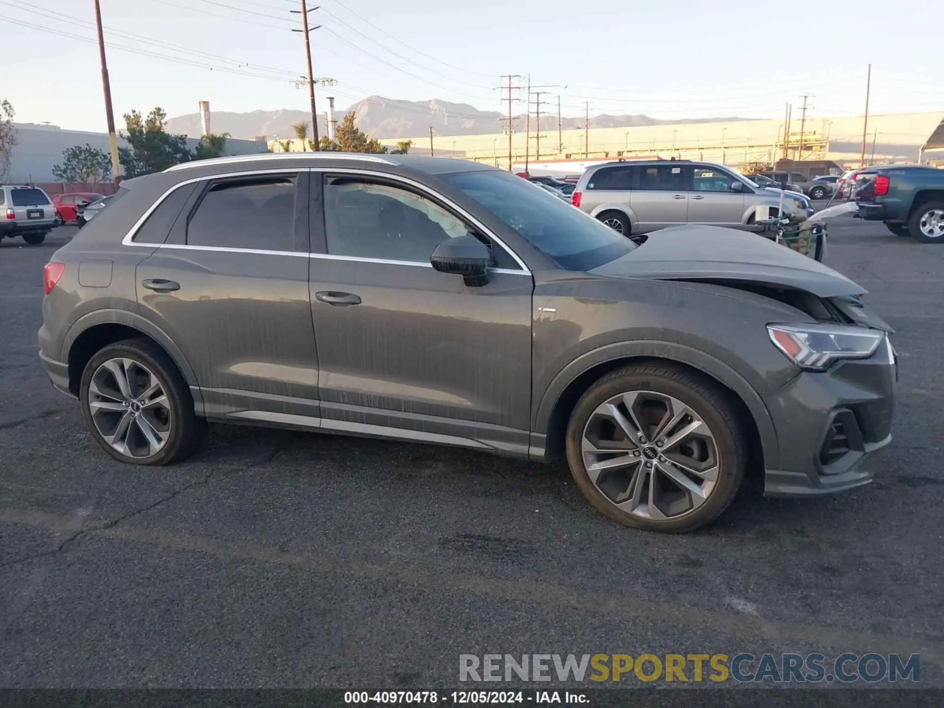 13 fotografías del automóvil dañado WA1EECF30K1070082 AUDI Q3 2019