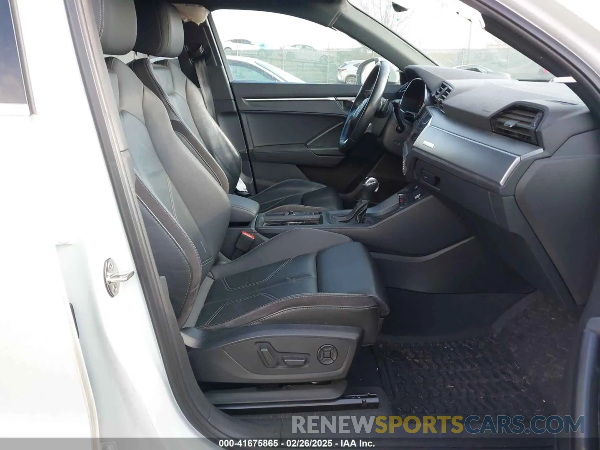 5 fotografías del automóvil dañado WA1EECF30K1085407 AUDI Q3 2019