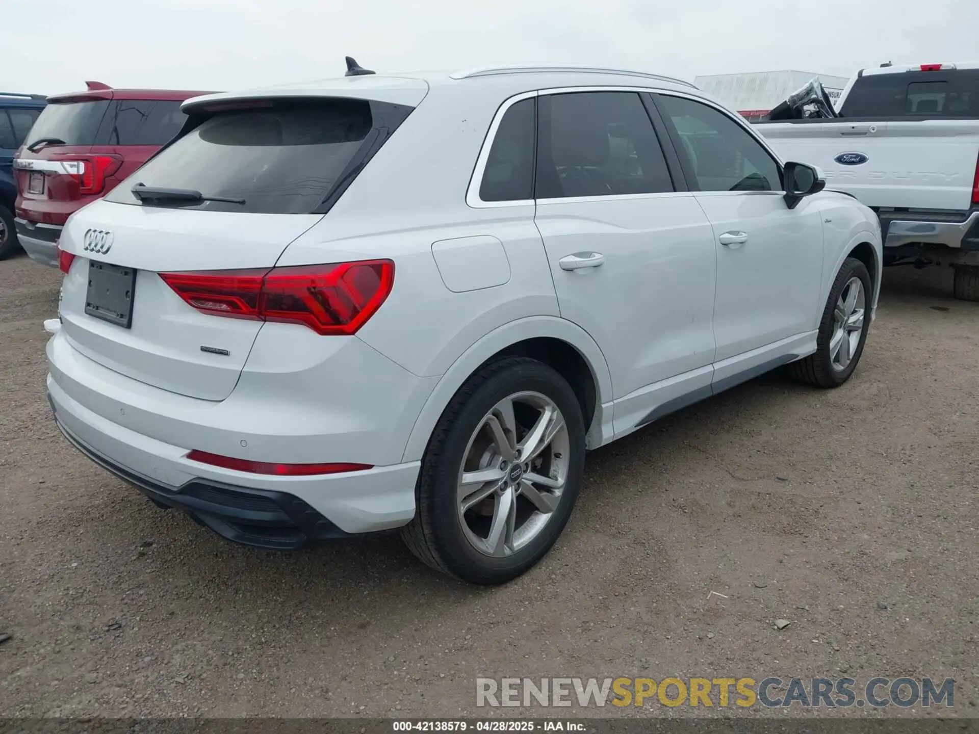 4 fotografías del automóvil dañado WA1EECF31K1067899 AUDI Q3 2019